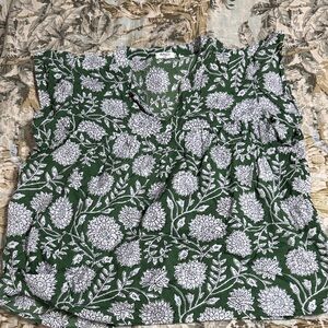 Women’s Dylan Green and White Light Floral Top Large